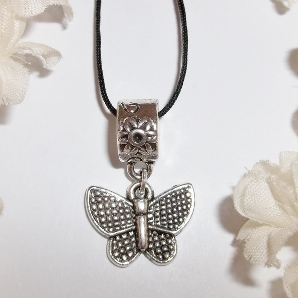 Necklace Butterfly Flower Adjustable Long NWT 4955 - Picture 1 of 9